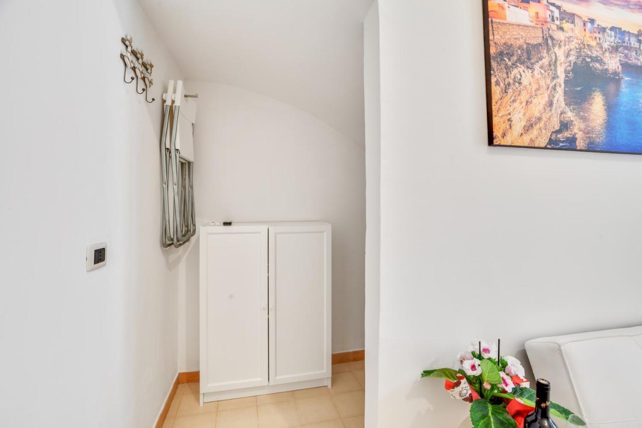 Tiny House 21 Bright Aparment Polignano a Mare Exterior foto