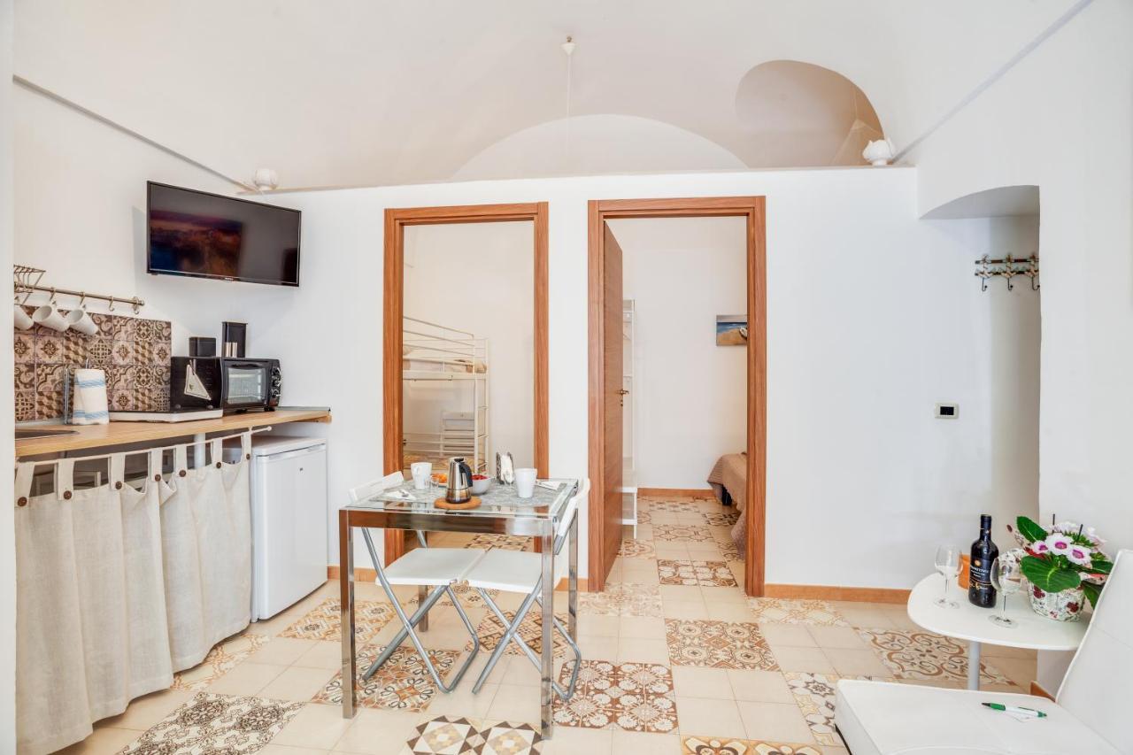 Tiny House 21 Bright Aparment Polignano a Mare Exterior foto