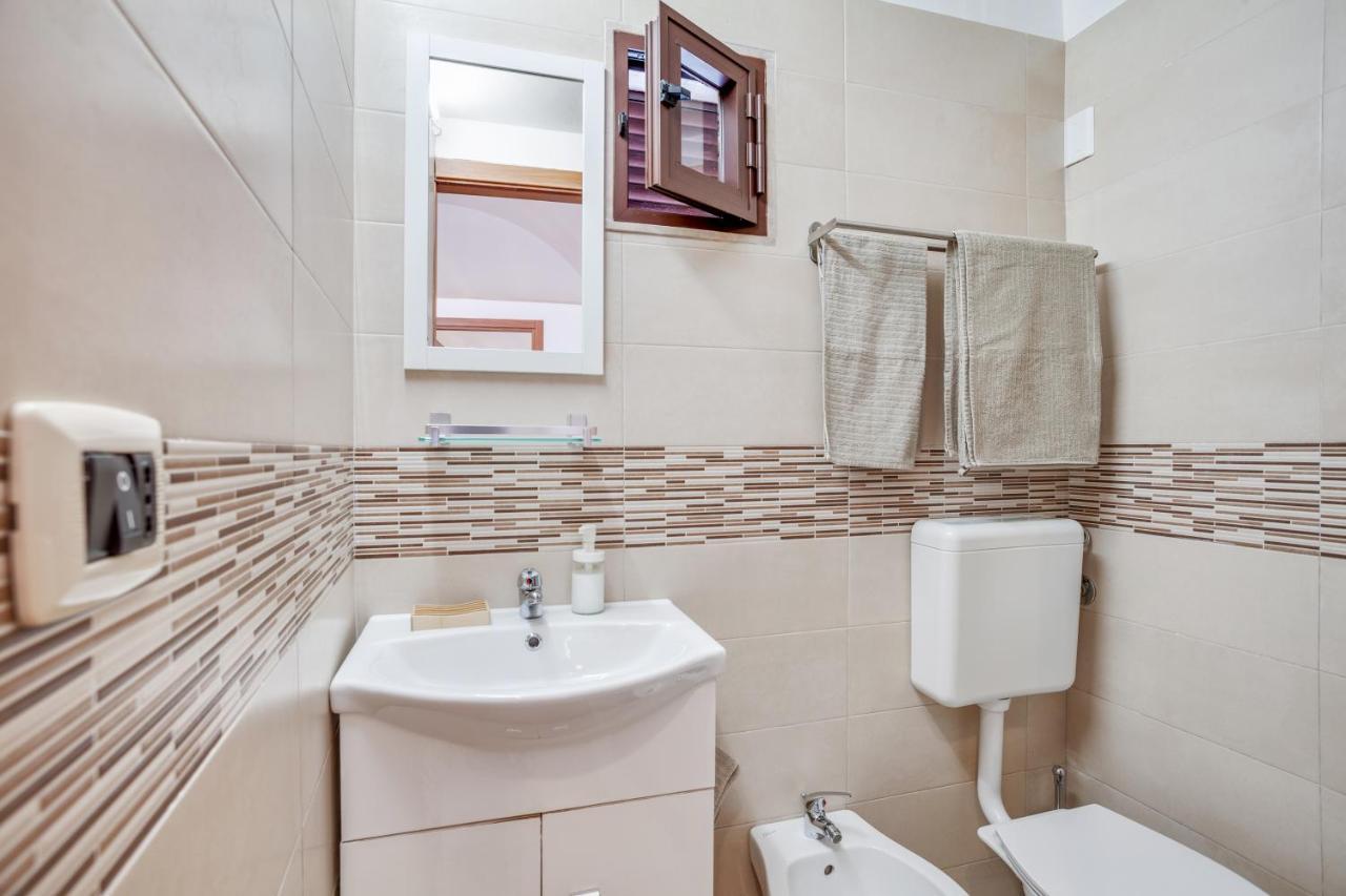 Tiny House 21 Bright Aparment Polignano a Mare Exterior foto